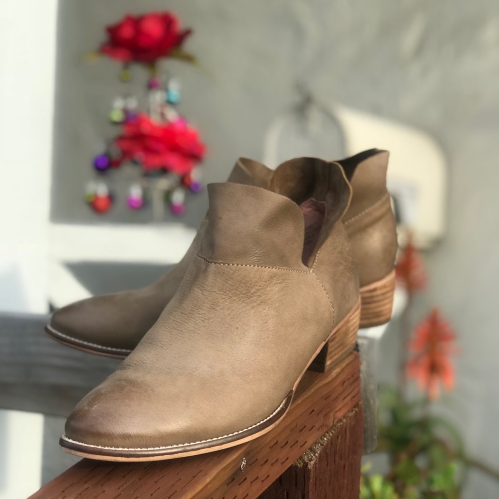 SOLD Seychelles Snare bootie in Tan - Picture 1 of 8